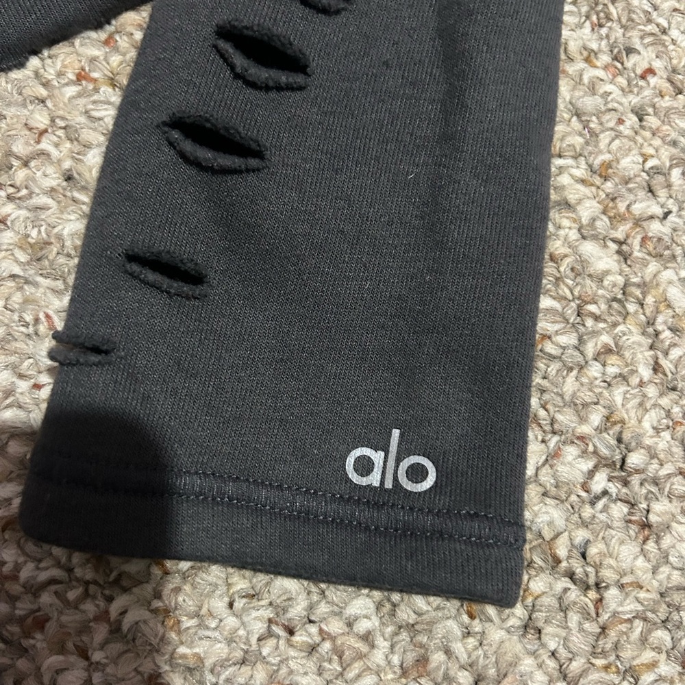 Alo Yoga RIPPED WARRIOR SWEATSHIRT - Picture 5 of 5
